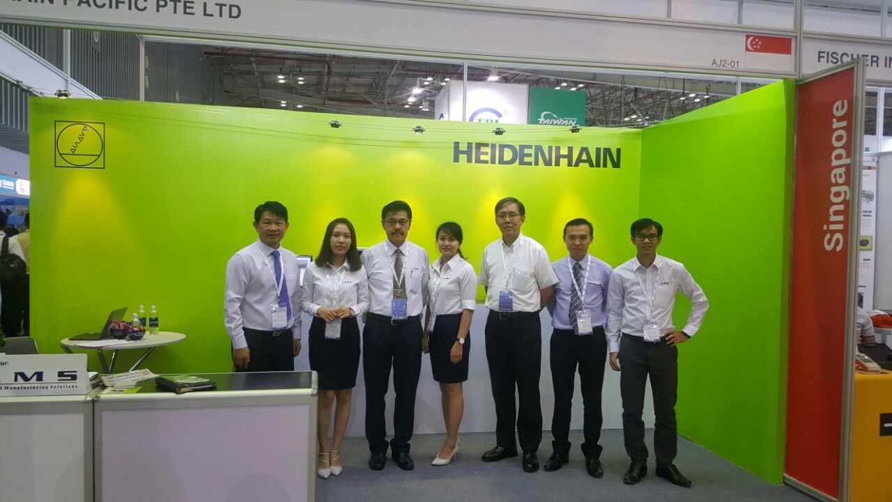 Mr. Goh Chee Meng with AMS team in 2017